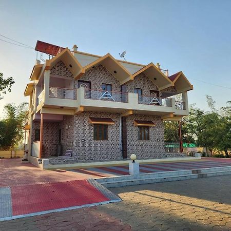 Farmhouse Close To Nature - Kesari Farm Gandhinagar Extérieur photo