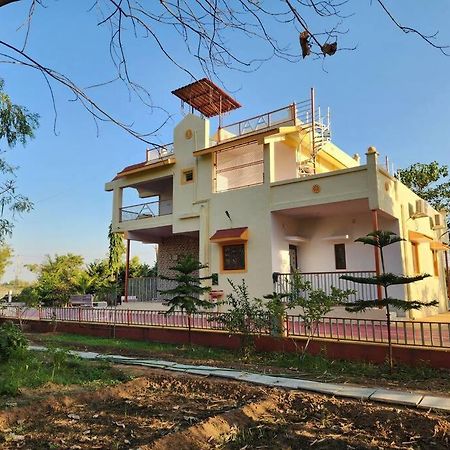 Farmhouse Close To Nature - Kesari Farm Gandhinagar Extérieur photo