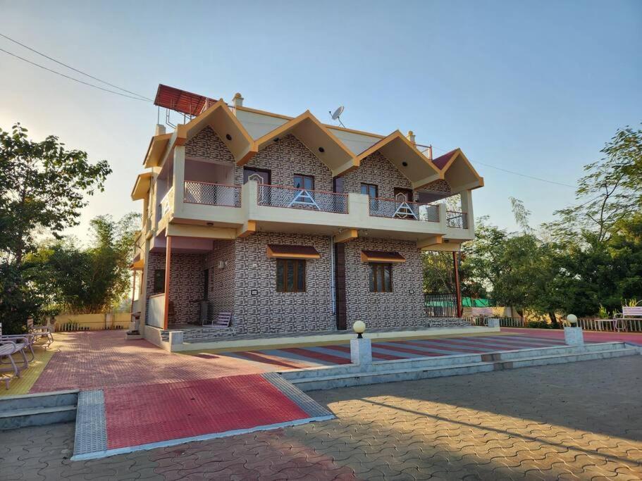 Farmhouse Close To Nature - Kesari Farm Gandhinagar Extérieur photo