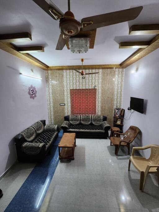 Farmhouse Close To Nature - Kesari Farm Gandhinagar Extérieur photo