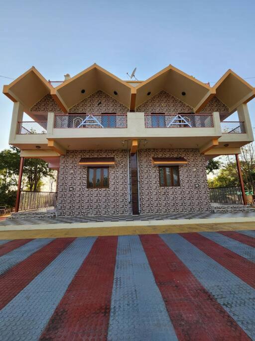 Farmhouse Close To Nature - Kesari Farm Gandhinagar Extérieur photo