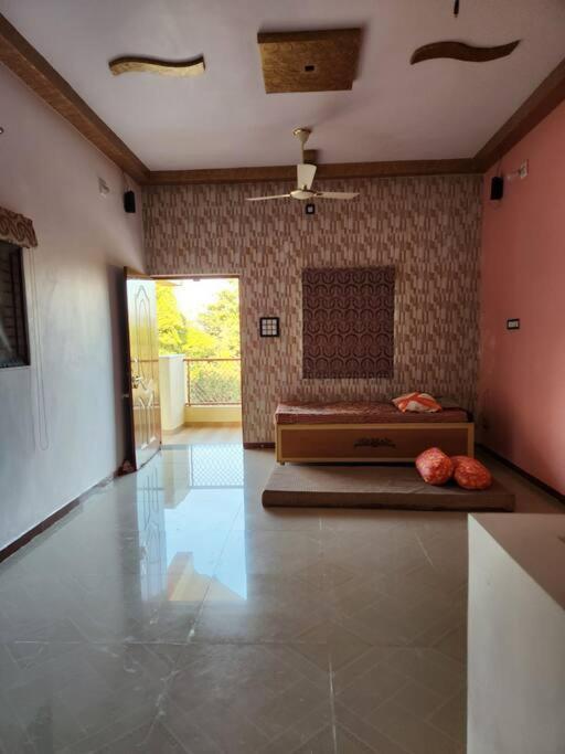 Farmhouse Close To Nature - Kesari Farm Gandhinagar Extérieur photo