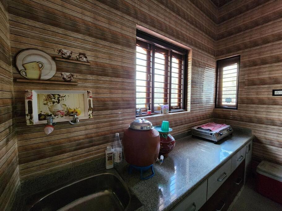 Farmhouse Close To Nature - Kesari Farm Gandhinagar Extérieur photo