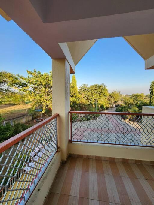 Farmhouse Close To Nature - Kesari Farm Gandhinagar Extérieur photo
