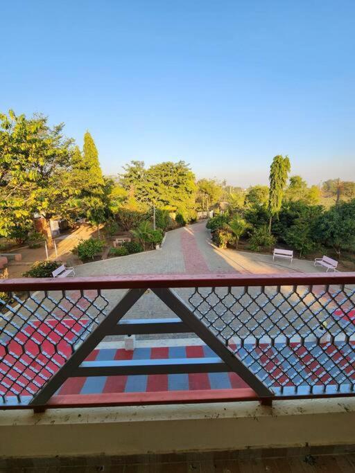 Farmhouse Close To Nature - Kesari Farm Gandhinagar Extérieur photo